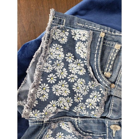 Rue21 Junior's Daisy Dukes Cut Off Distressed Jean Shorts Size 1/2 - Picture 11 of 12